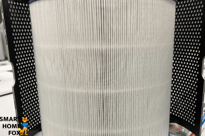 Der HEPA-Filter vom Dyson Pure Humidify+Cool PH01 steht vor dem Luftgitter 